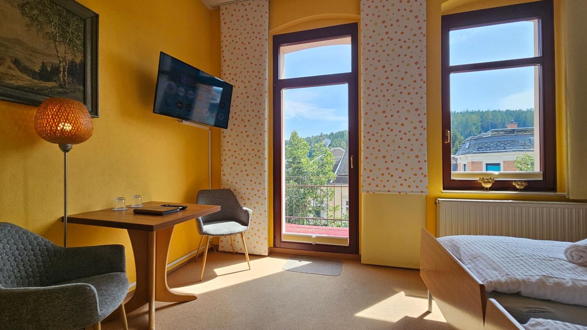 Pension Weisse Rose, Parkplatz, Fruehstueck, Wlan, Zentral Бад-Эльстер Экстерьер фото