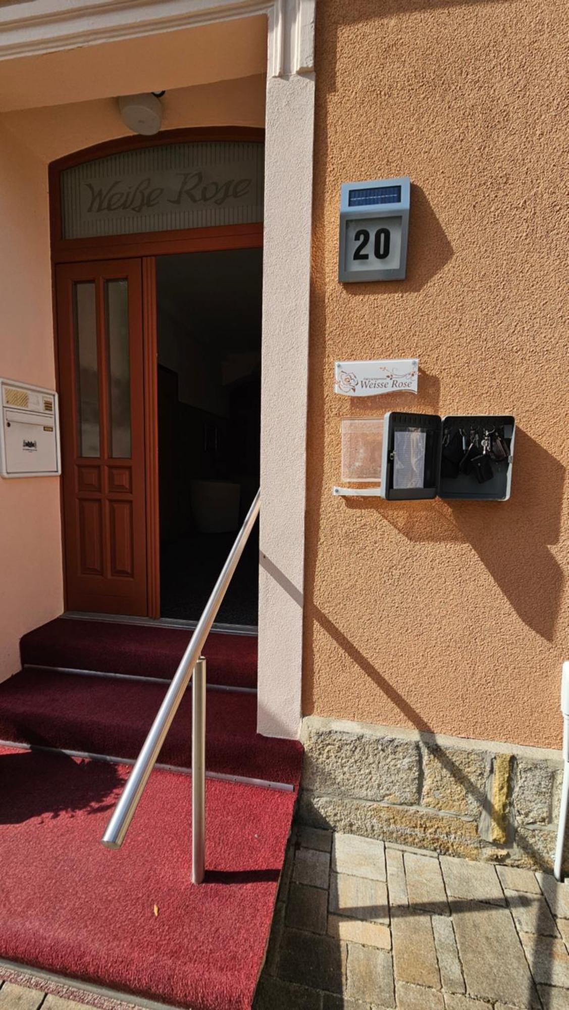Pension Weisse Rose, Parkplatz, Fruehstueck, Wlan, Zentral Бад-Эльстер Экстерьер фото