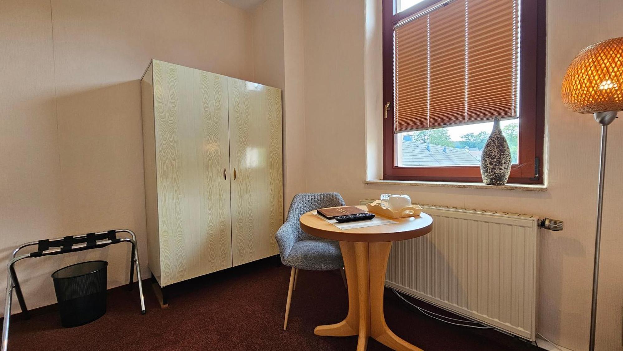 Pension Weisse Rose, Parkplatz, Fruehstueck, Wlan, Zentral Бад-Эльстер Экстерьер фото