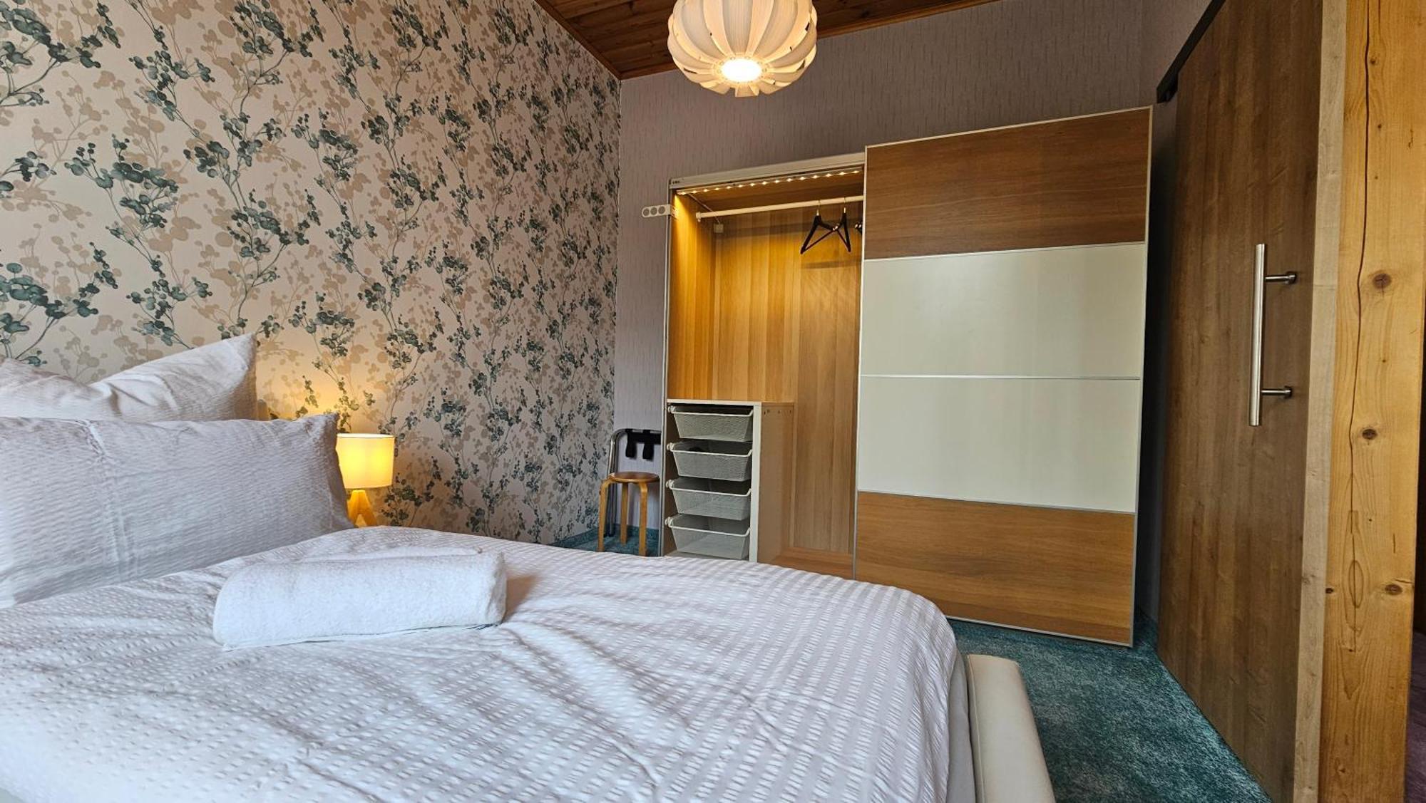 Pension Weisse Rose, Parkplatz, Fruehstueck, Wlan, Zentral Бад-Эльстер Экстерьер фото