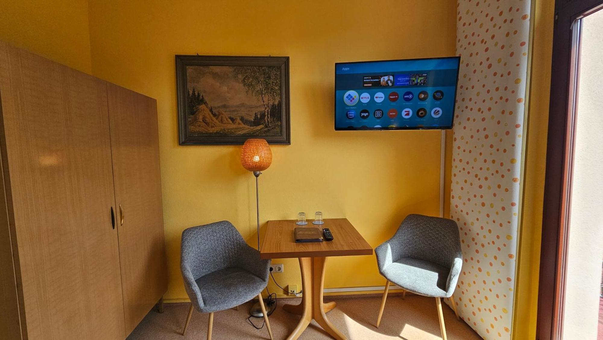 Pension Weisse Rose, Parkplatz, Fruehstueck, Wlan, Zentral Бад-Эльстер Экстерьер фото