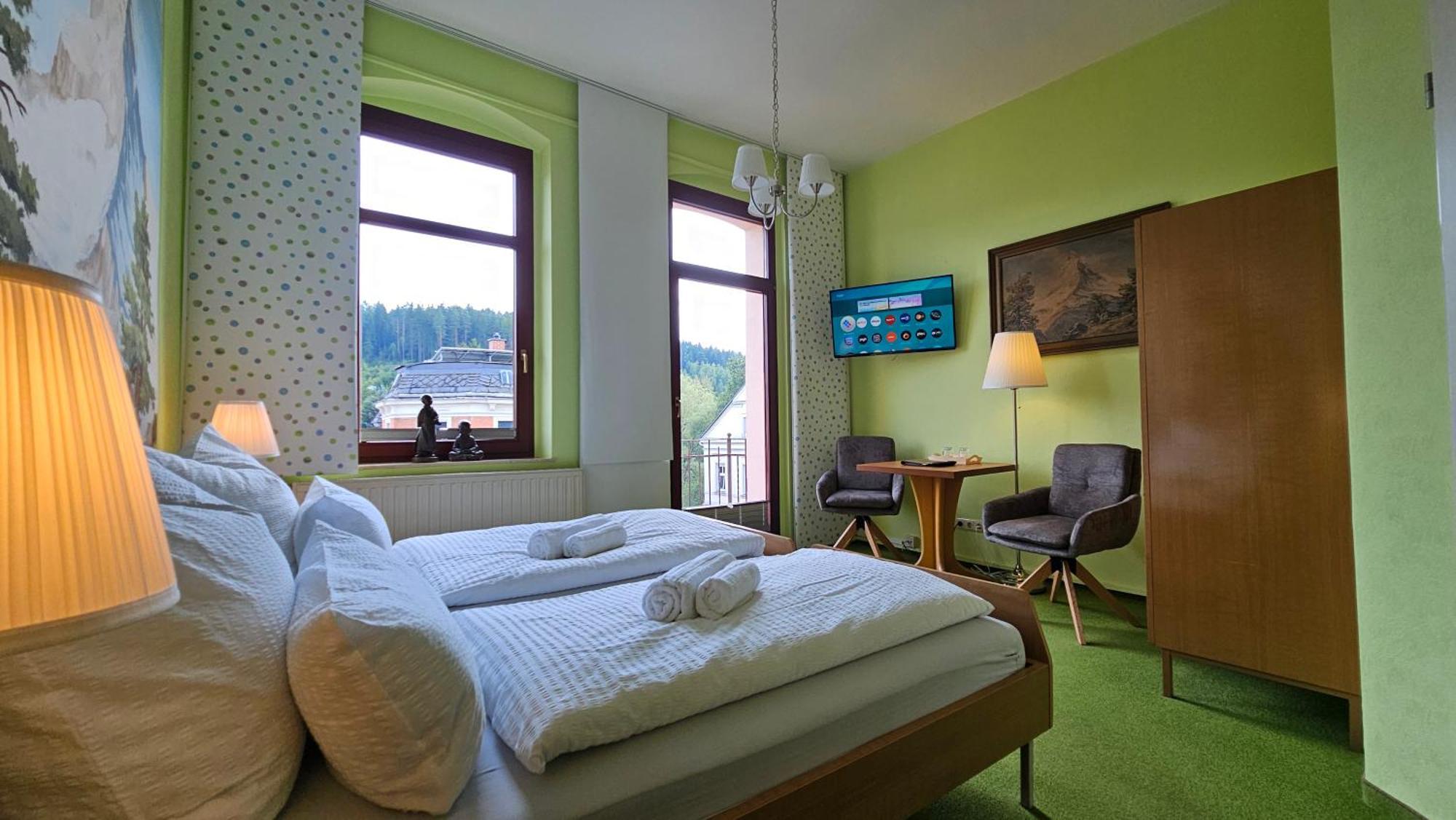 Pension Weisse Rose, Parkplatz, Fruehstueck, Wlan, Zentral Бад-Эльстер Экстерьер фото