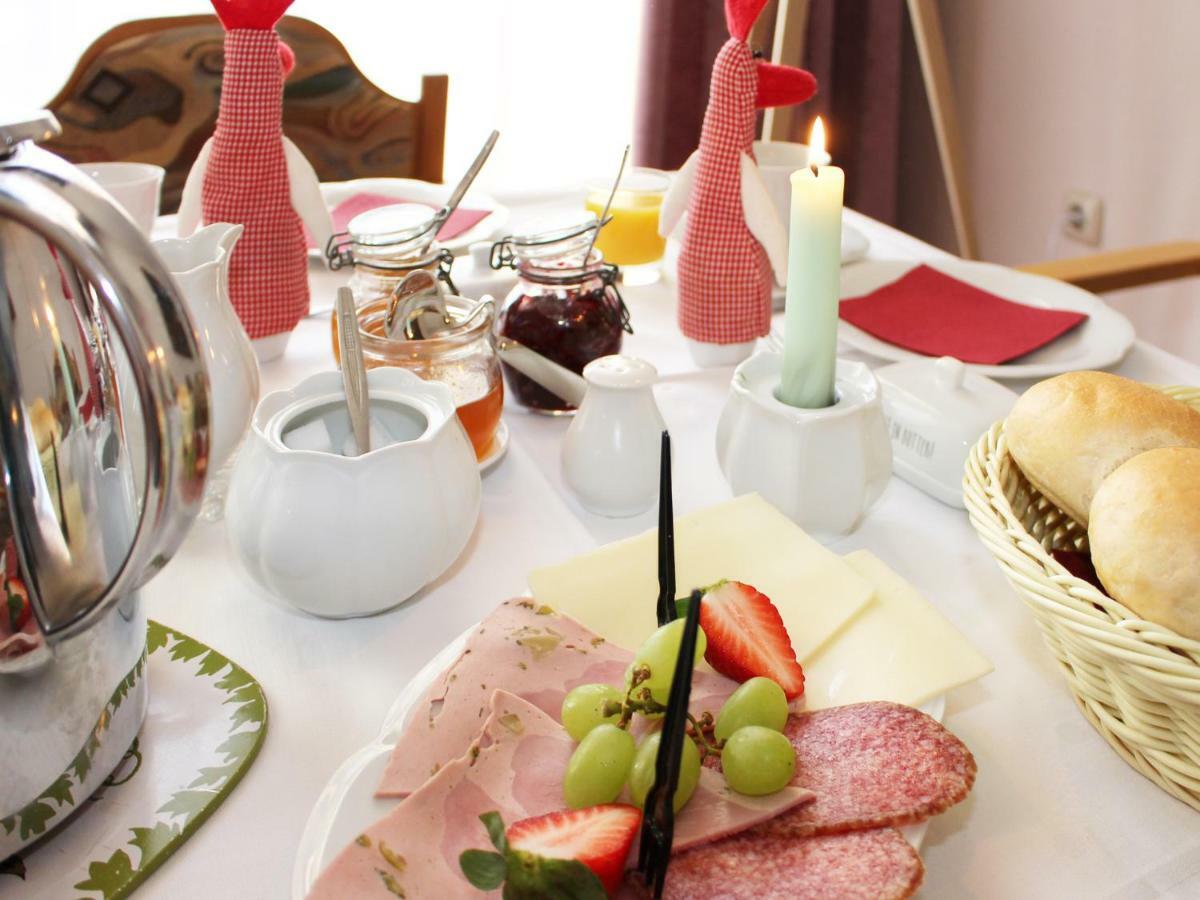 Pension Weisse Rose, Parkplatz, Fruehstueck, Wlan, Zentral Бад-Эльстер Экстерьер фото